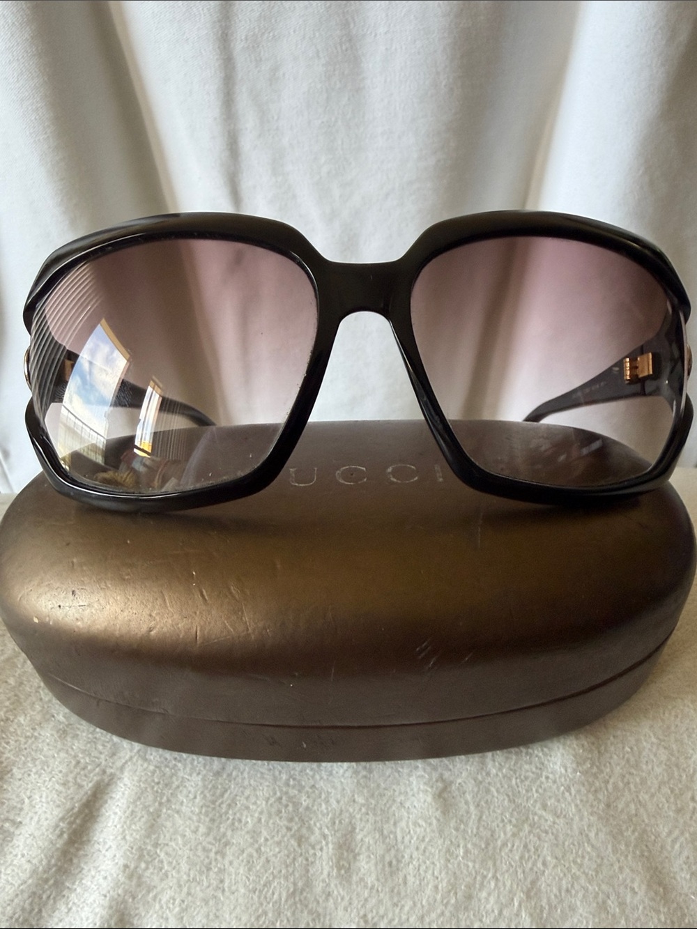 Gucci Black Sunglasses with Pink Lenses and Gold Logo